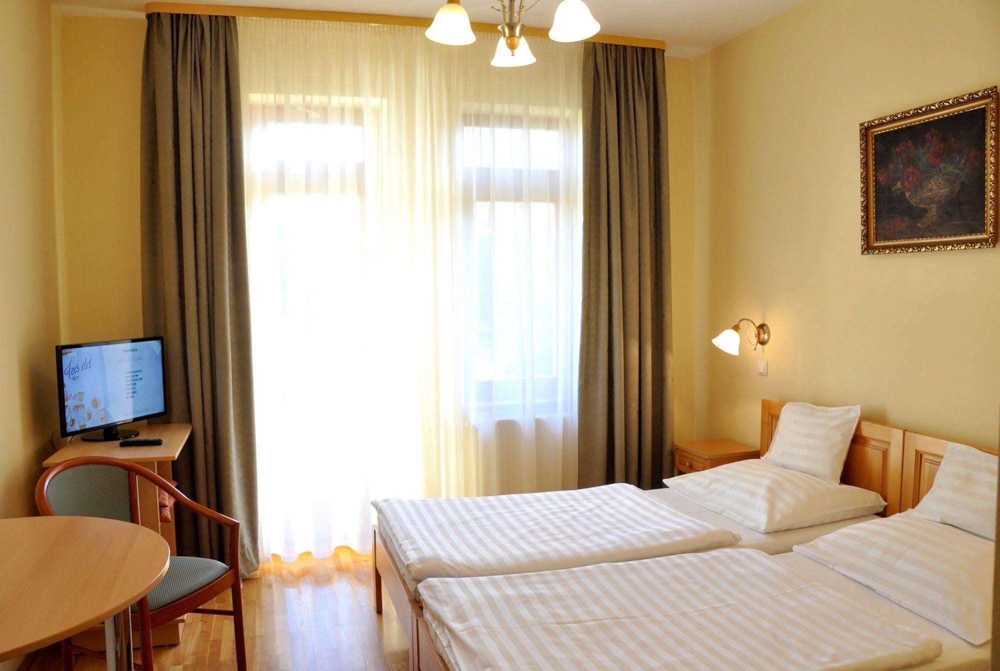 Ametiszt Hotel Harkány Buitenkant foto